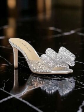 JS Jessica Simpson Womens Heeled Sandals in Clear with Silver Accents - Size 9